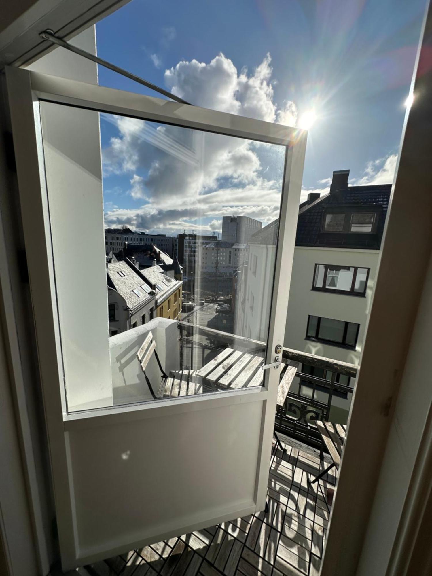 Stylish Big Jugend Art Nouveau Apartment With Balcony Heart Of Alesund Exterior photo